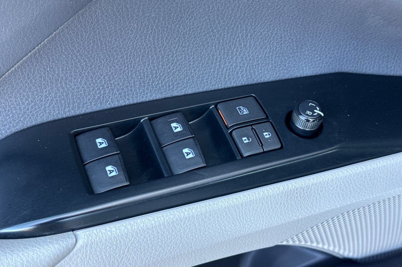 Certified 2019 Toyota Camry SE w/ Convenience Package FWD image 18