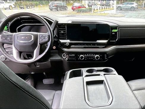 Used 2025 GMC Sierra 1500 SLT image 8