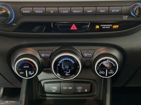 Used 2024 Hyundai Venue Limited image 26