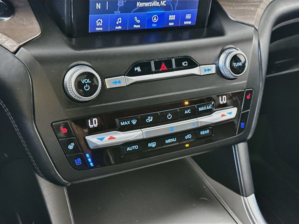Used 2020 Ford Explorer Platinum w/ Premium Technology Package AWD/4WD image 18