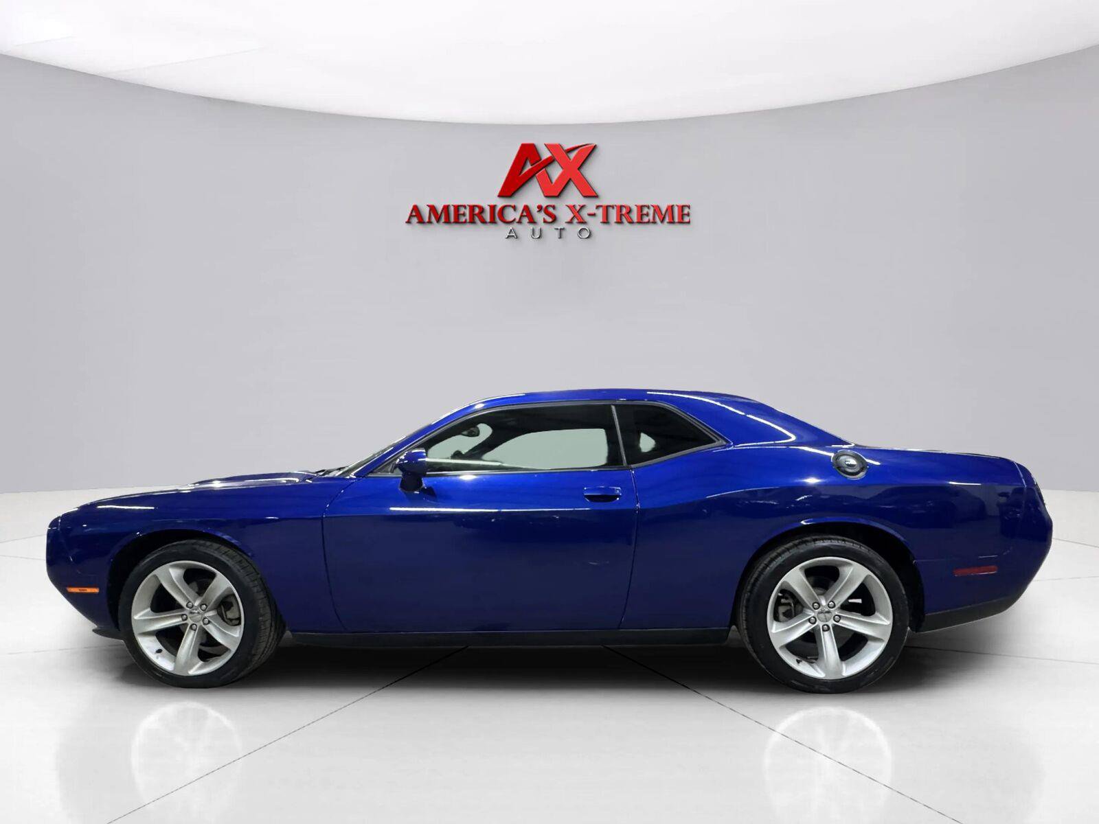 Used 2021 Dodge Challenger SXT w/ Blacktop Package RWD image 4