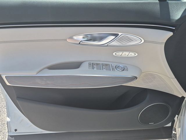 Used 2023 Genesis GV70 2.5T w/ Advanced Package AWD/4WD image 9