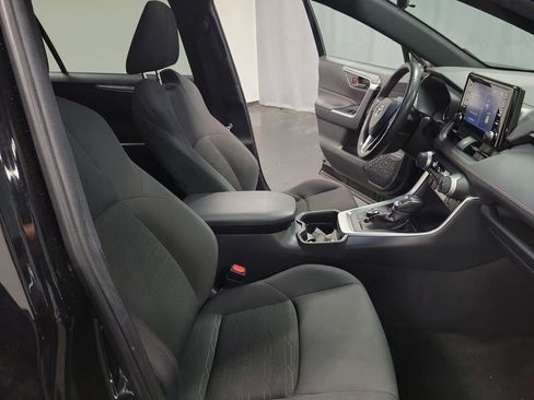 Used 2021 Toyota RAV4 SE image 23