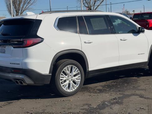Used 2025 GMC Acadia Elevation w/ Elevation Premium Package image 3