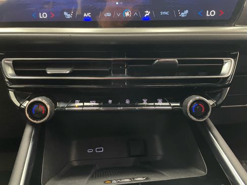 Used 2024 Chevrolet Traverse LT w/ LPO, Floor Liner Package AWD/4WD image 6