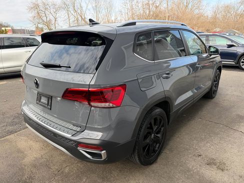 Used 2022 Volkswagen Taos SE image 4