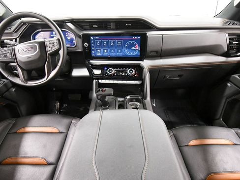 Used 2024 GMC Sierra 1500 AT4 w/ Technology Package AWD/4WD image 3