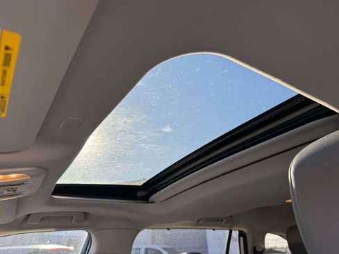 Used 2022 Toyota Highlander XLE image 18