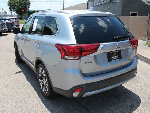 Used 2017 Mitsubishi Outlander SEL FWD image 3