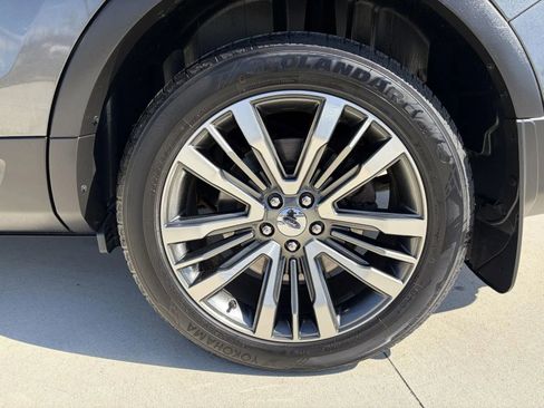 Used 2016 Ford Explorer Platinum image 9