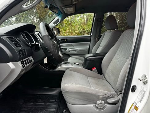 Used 2014 Toyota Tacoma PreRunner image 14