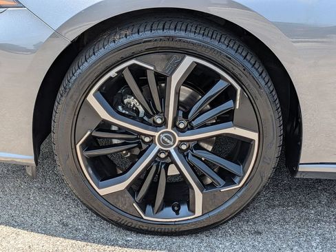 Used 2024 Nissan Altima 2.5 SR FWD image 14