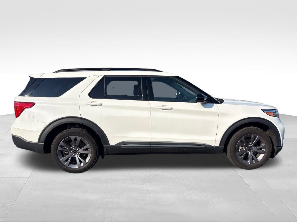 Used 2024 Ford Explorer XLT w/ Equipment Group 202A AWD/4WD image 6
