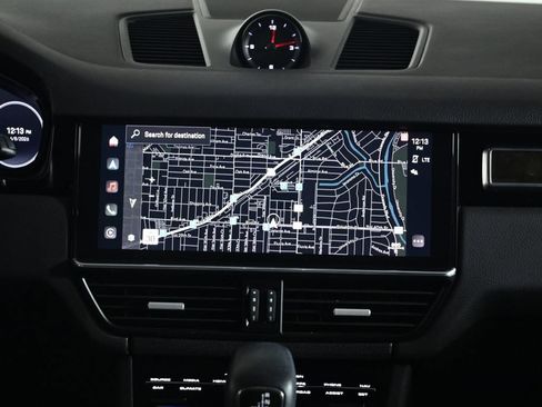 Certified 2023 Porsche Cayenne AWD/4WD image 27