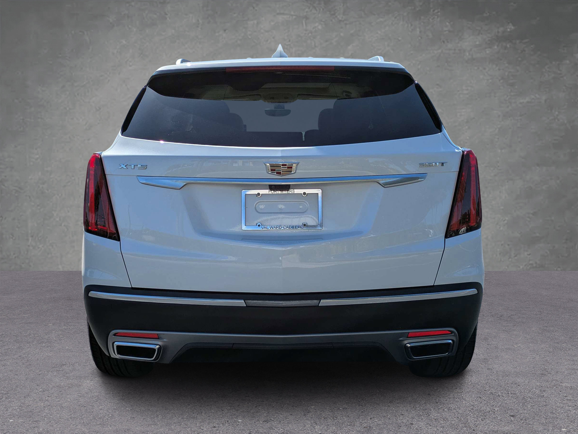 Certified 2024 Cadillac XT5 Premium Luxury w/ Technology Package FWD image 4