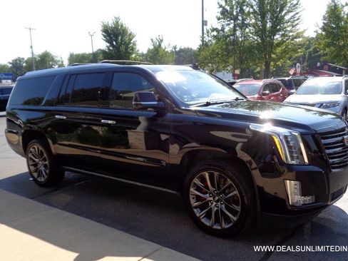 Used 2020 Cadillac Escalade ESV Platinum AWD/4WD image 2
