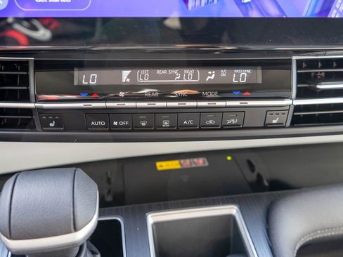 Used 2025 Toyota Sienna XLE w/ XLE Plus Package AWD/4WD image 27