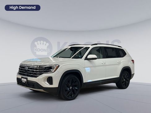Used 2025 Volkswagen Atlas SE image 1