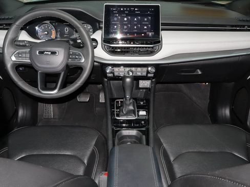 Used 2025 Jeep Compass Limited AWD/4WD image 9