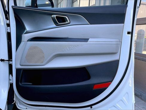 Certified 2024 Kia Carnival LX image 22