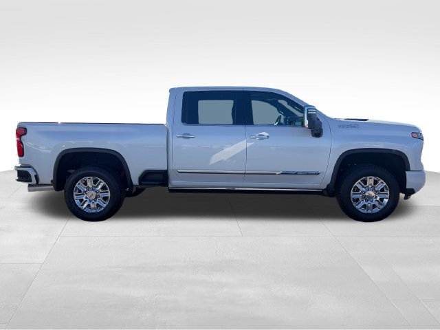 Used 2025 Chevrolet Silverado 2500 High Country w/ Technology Package AWD/4WD image 9