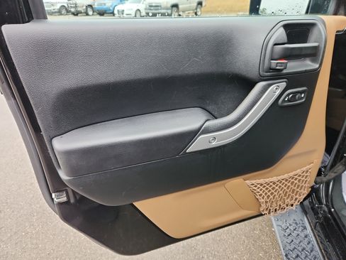 Used 2017 Jeep Wrangler Unlimited Sahara w/ Connectivity Group image 20