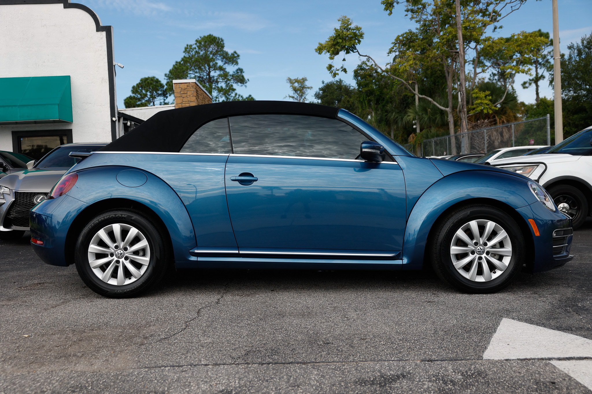 Used 2019 Volkswagen Beetle 2.0T S FWD image 17