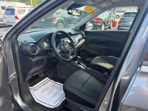 Used 2023 Nissan Kicks S FWD image 10
