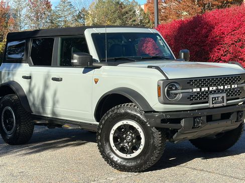 Used 2021 Ford Bronco Badlands image 1