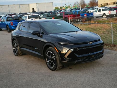 Used 2025 Chevrolet Equinox EV LT image 3