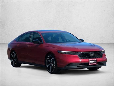 Used 2025 Honda Accord Sport image 3