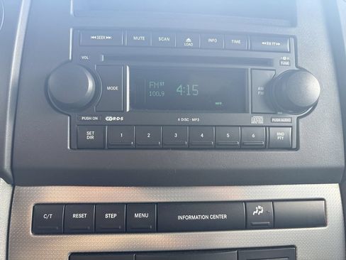 Used 2006 Jeep Commander 4WD image 23