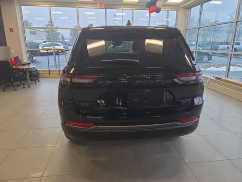 New 2026 Jeep Grand Cherokee Altitude AWD/4WD image 9