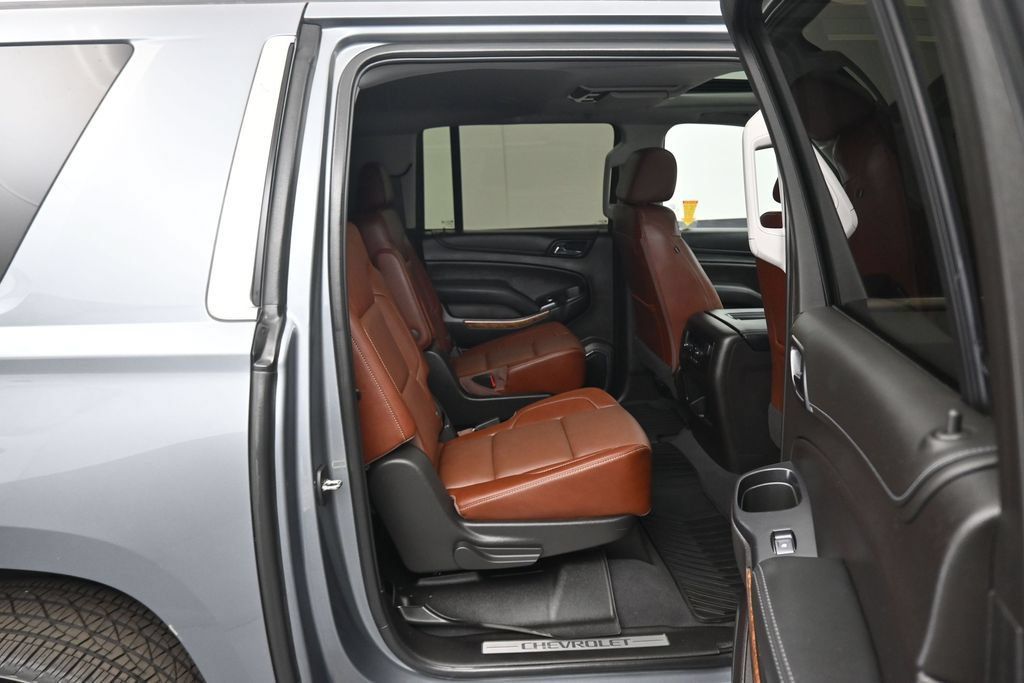 Used 2019 Chevrolet Suburban Premier w/ Premier Plus Edition AWD/4WD image 44
