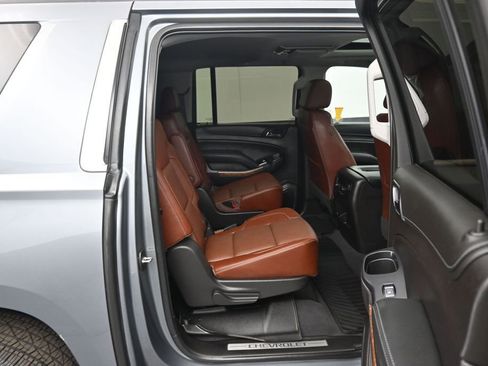 Used 2019 Chevrolet Suburban Premier w/ Premier Plus Edition AWD/4WD image 44