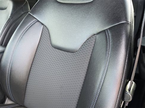 Used 2024 Jeep Compass Latitude image 13