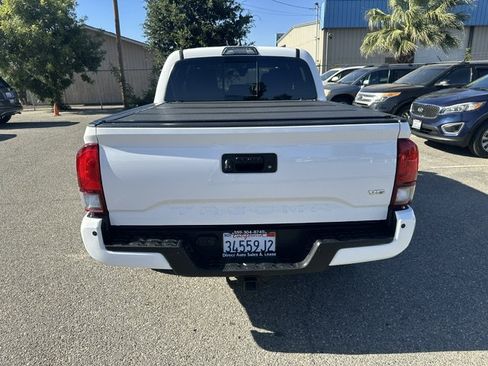 Used 2018 Toyota Tacoma TRD Sport w/ Technology Package AWD/4WD image 8