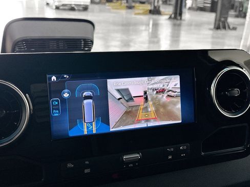 Used 2025 Mercedes-Benz Sprinter 2500 image 14