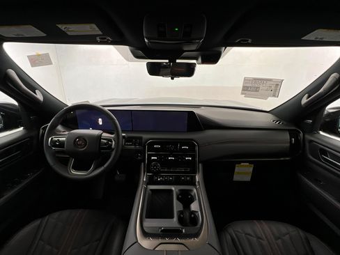 New 2026 Nissan Armada PRO-4X AWD/4WD image 9