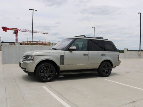 Used 2010 Land Rover Range Rover Supercharged AWD/4WD image 6