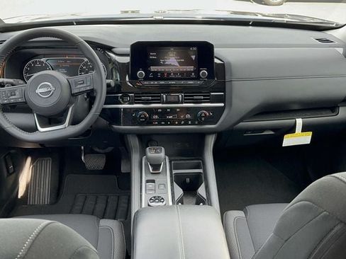 Used 2025 Nissan Pathfinder SV AWD/4WD image 12