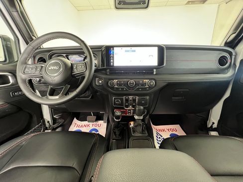 Used 2025 Jeep Wrangler Unlimited Rubicon image 10