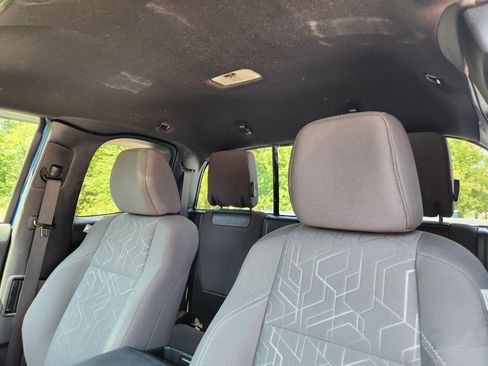 Used 2016 Toyota Tacoma TRD Off-Road w/ Premium & Technology Package AWD/4WD image 13