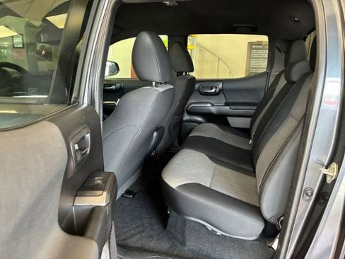 Used 2020 Toyota Tacoma TRD Sport  Medium Bed image 19