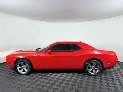 Used 2015 Dodge Challenger SXT w/ Driver Convenience Group RWD image 15