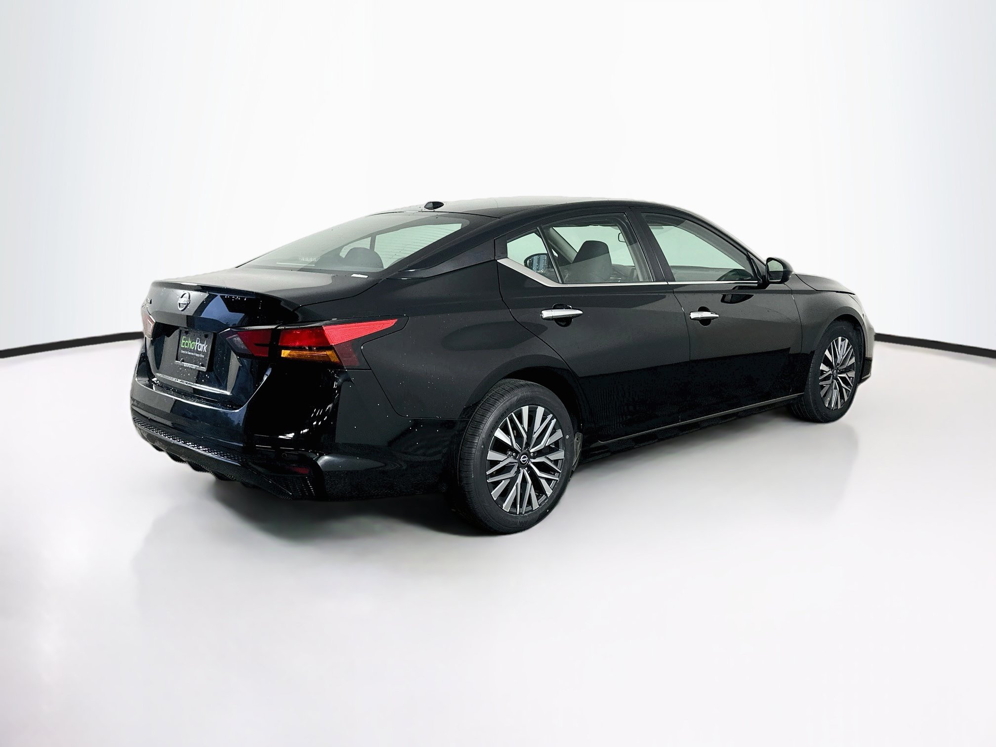 Used 2025 Nissan Altima 2.5 SV FWD image 9