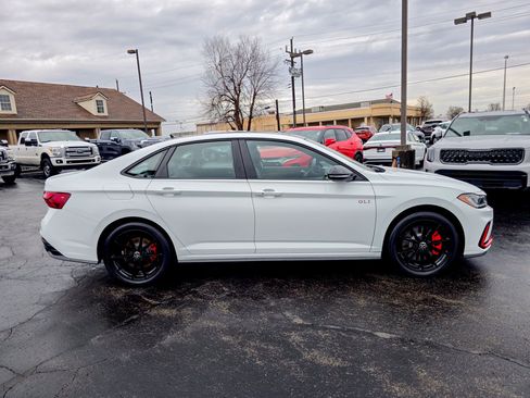 Used 2025 Volkswagen Jetta GLI Autobahn image 21