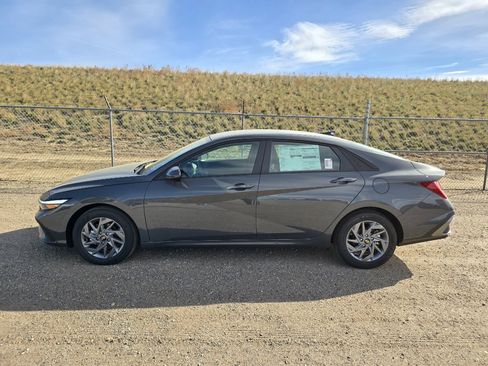 New 2025 Hyundai Elantra Blue image 2