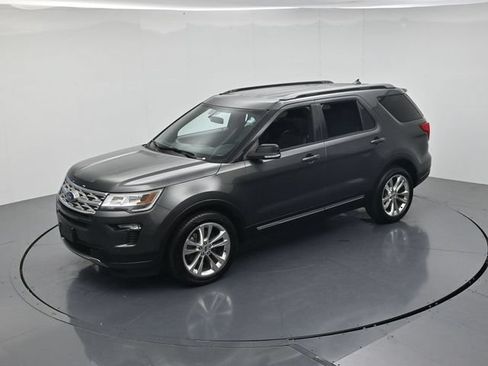 Used 2018 Ford Explorer XLT w/ Equipment Group 202A FWD image 47