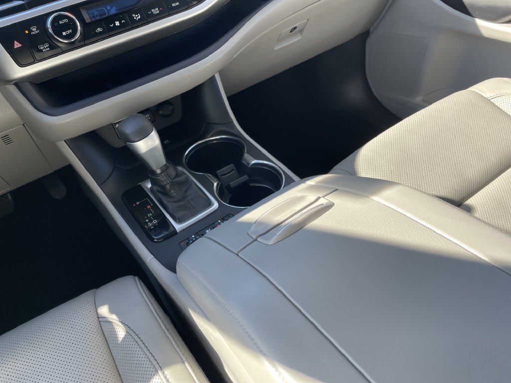 Used 2018 Toyota Highlander Limited AWD/4WD image 21